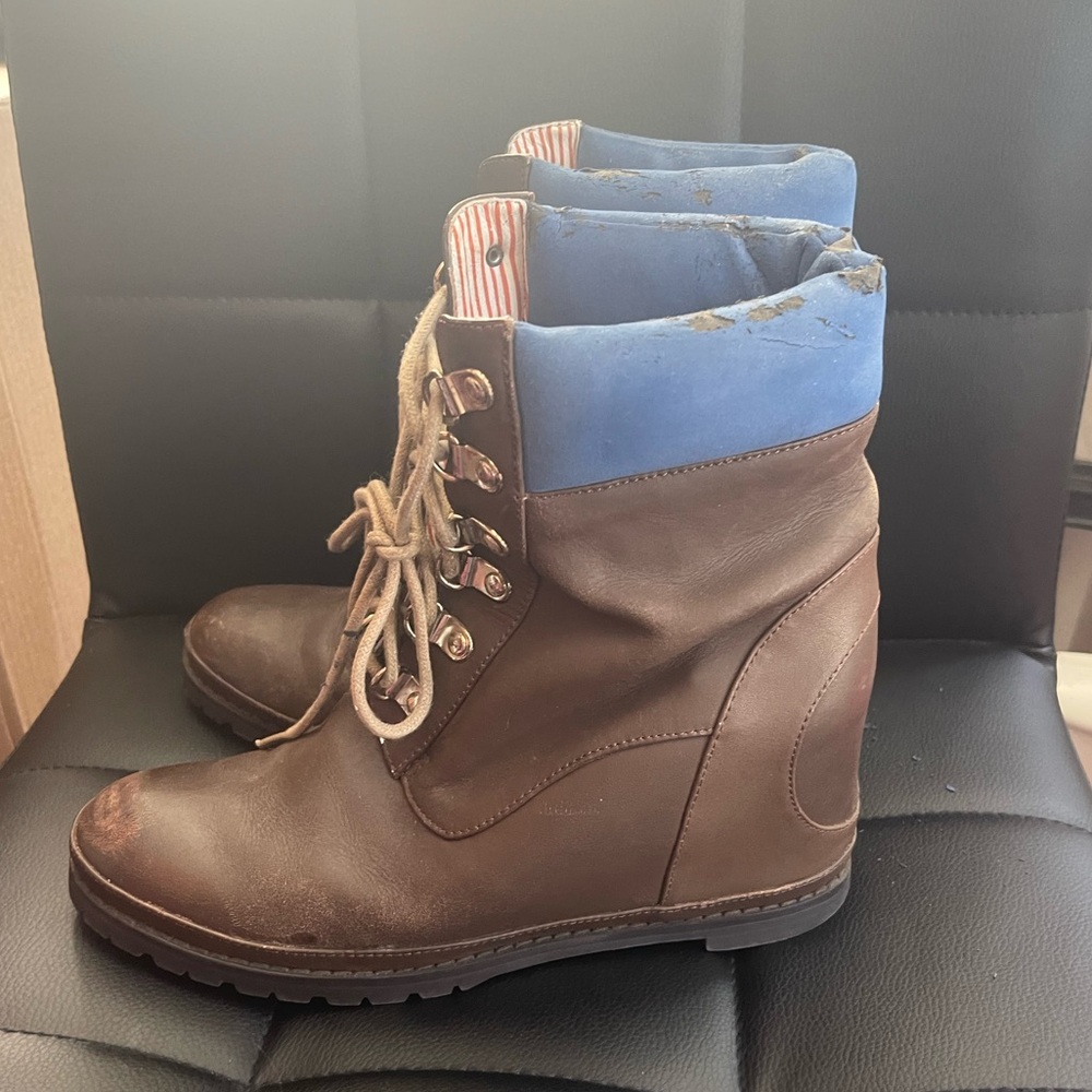 80%20 boots w/ hidden heel.